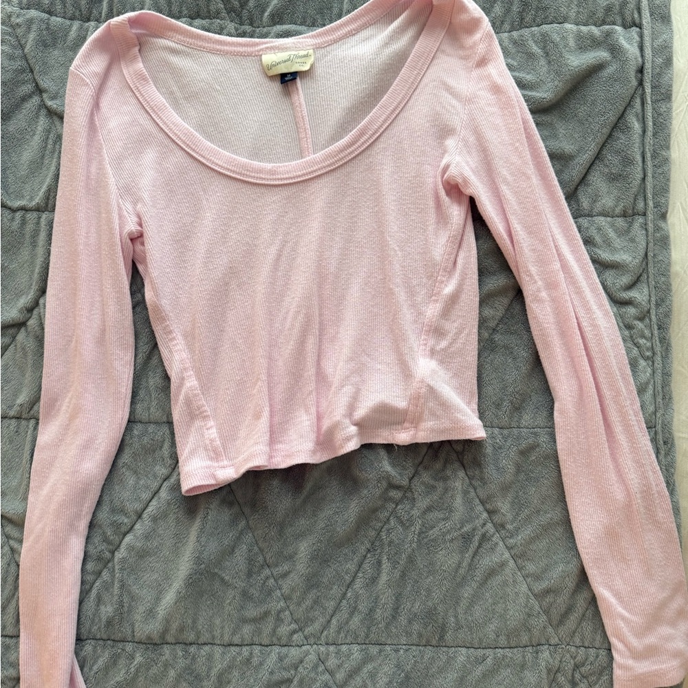 LAST CHANCE! 
Universal Thread Light Pink Long Sleeve Crop Top